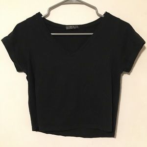 black cropped v neck tee